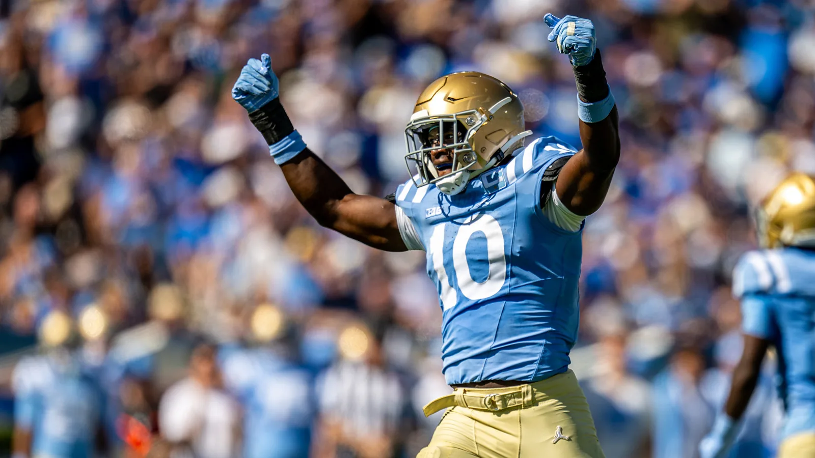 Sammy Omosigho celebrates during UCLA’s October 24 win over Michigan State.